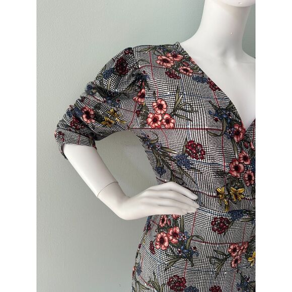 Almost Famous Wrap Romper Houndstooth Floral Print size Medium Summer Casual - Picture 4 of 7
